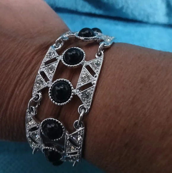 Elegant Silver and Black Crystal Bracelet - Picture 1 of 7